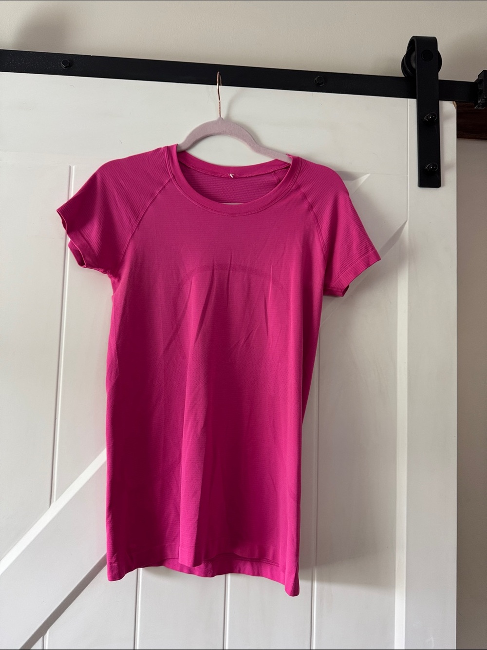 Women's Short-Sleeve Crew Neck Tee in Bright Fuchsia Pink